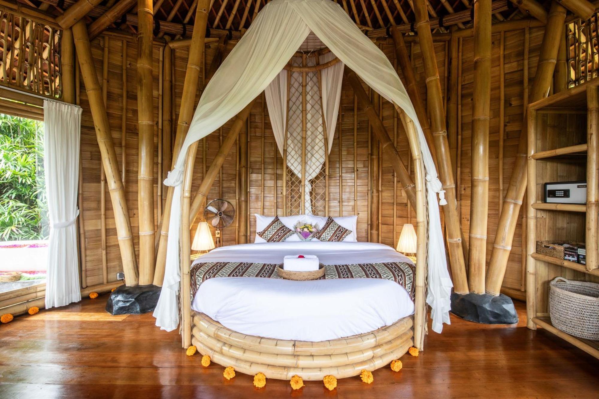 Aura Svarga - Swarga House Selat