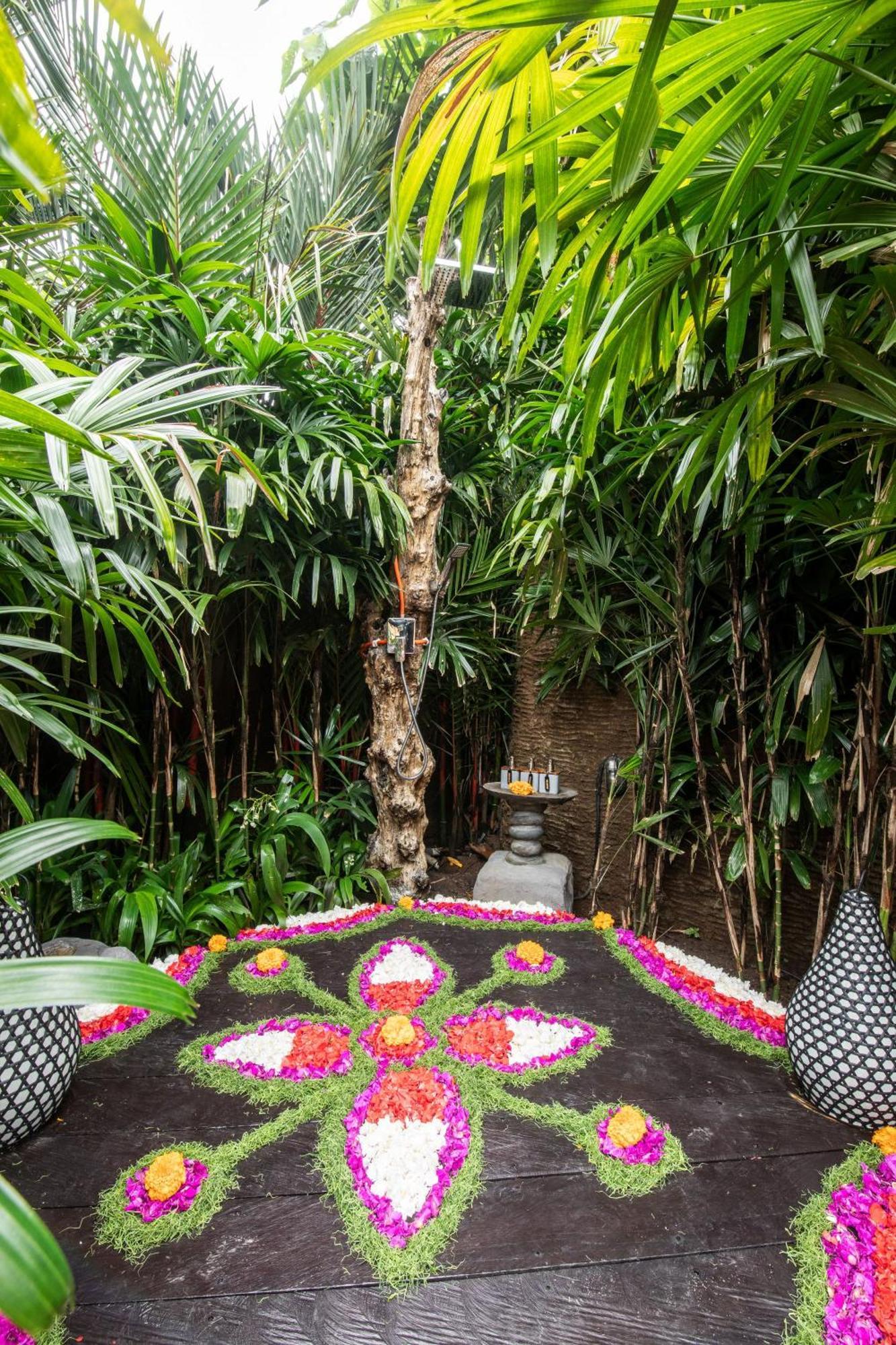 Aura Svarga - Swarga House Selat