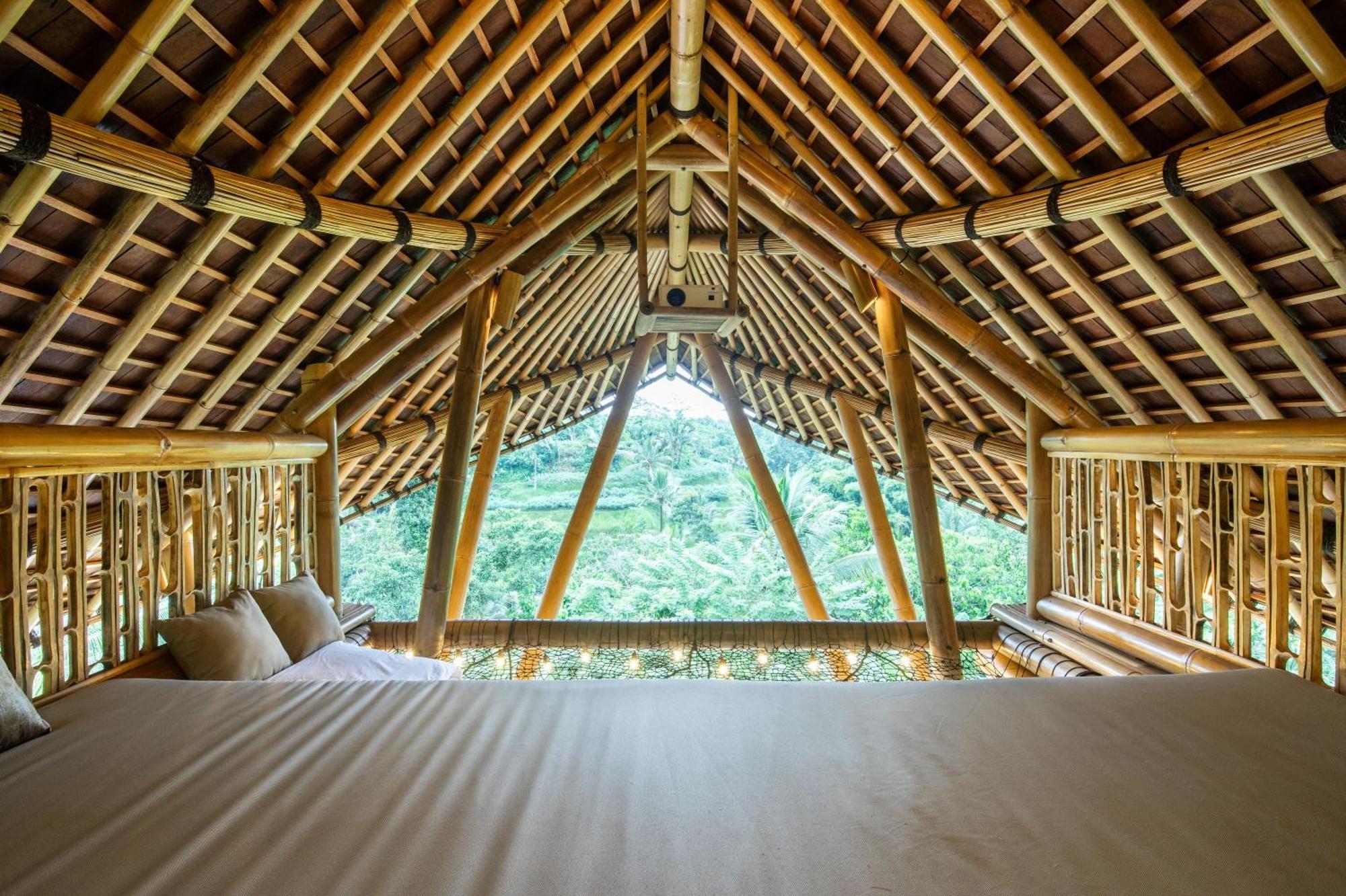 Aura Svarga - Swarga House Selat