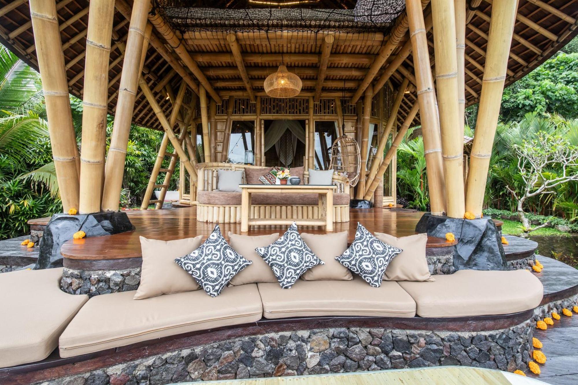 Aura Svarga - Swarga House Villa Selat