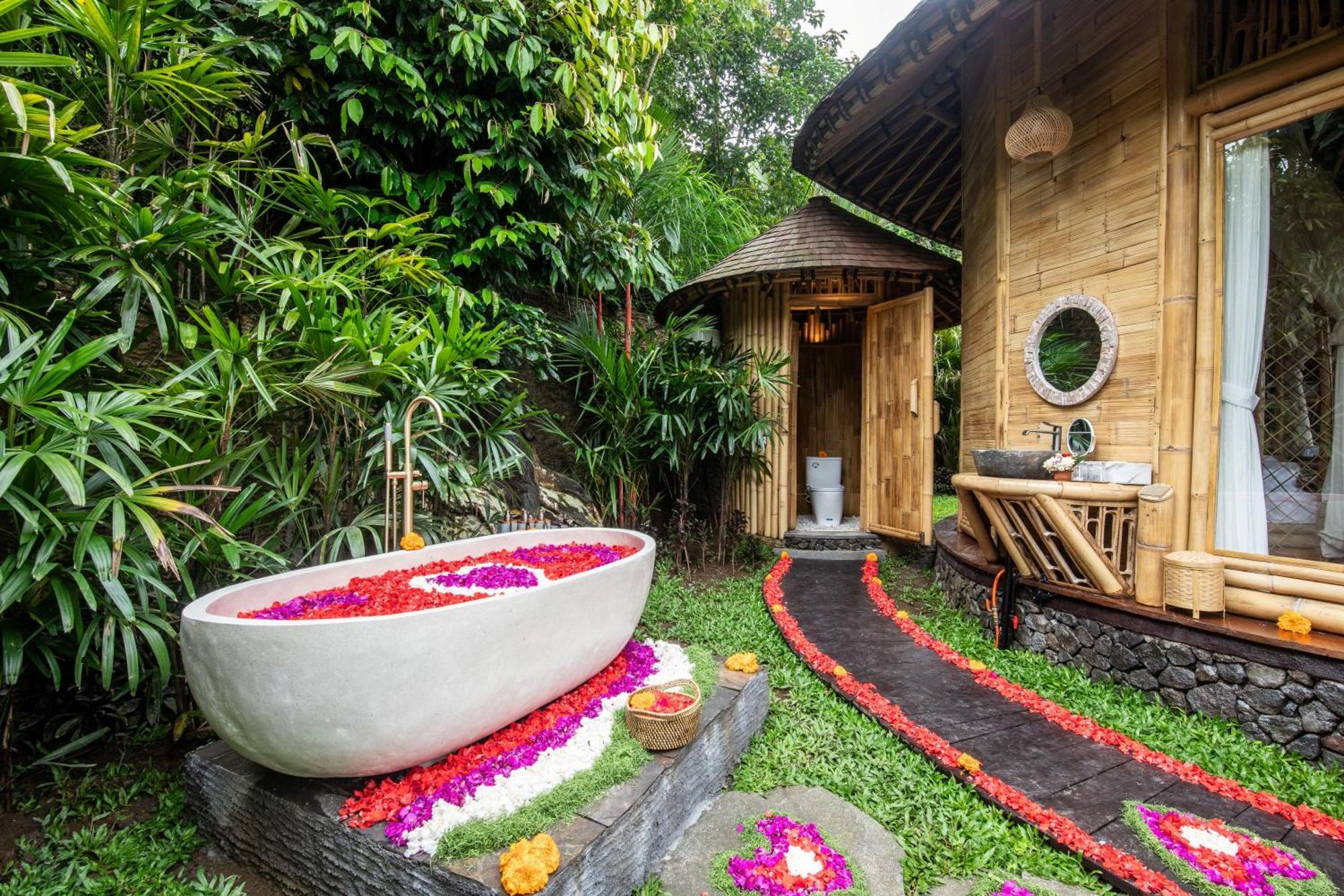 Aura Svarga - Swarga House Villa Selat