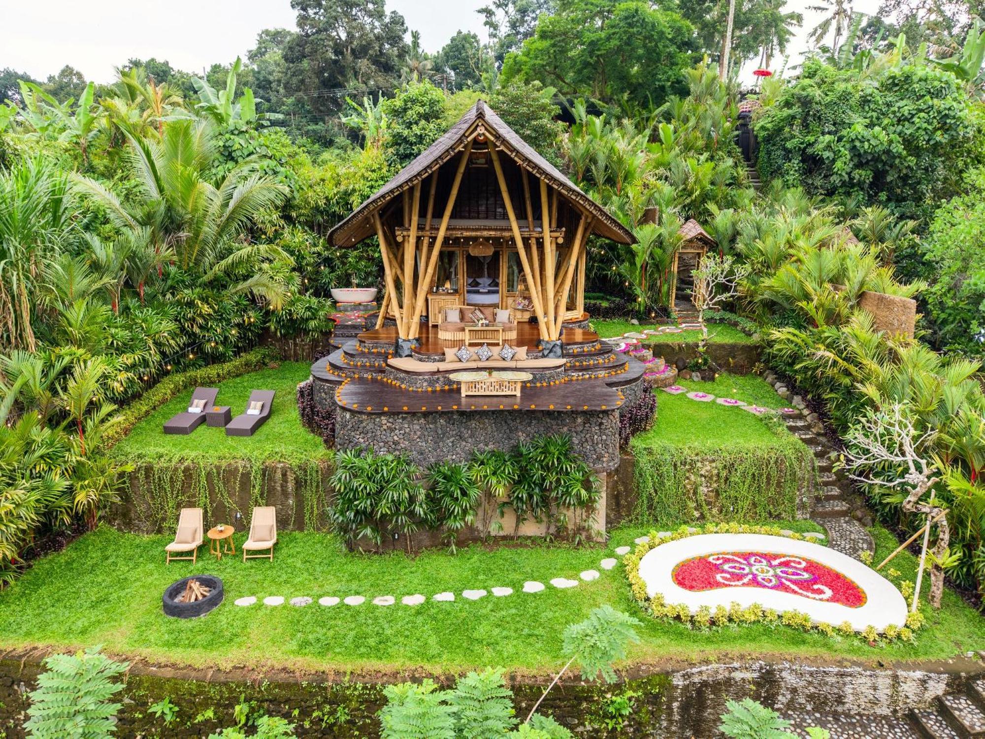 Aura Svarga - Swarga House Selat