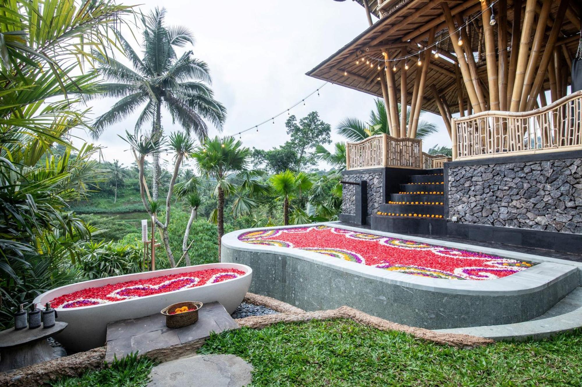 Aura Svarga - Swarga House Villa *