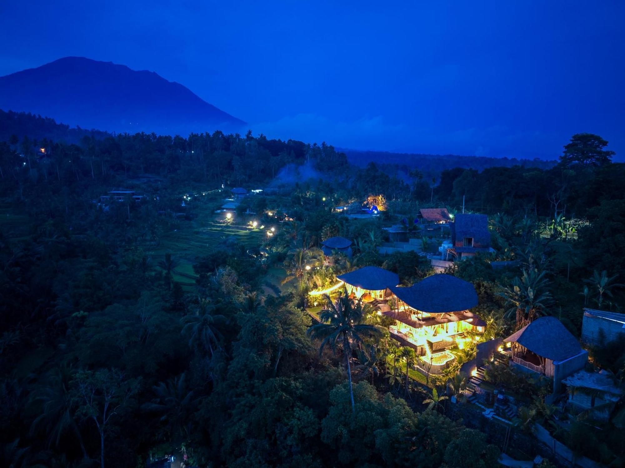Aura Svarga - Swarga House Villa Selat