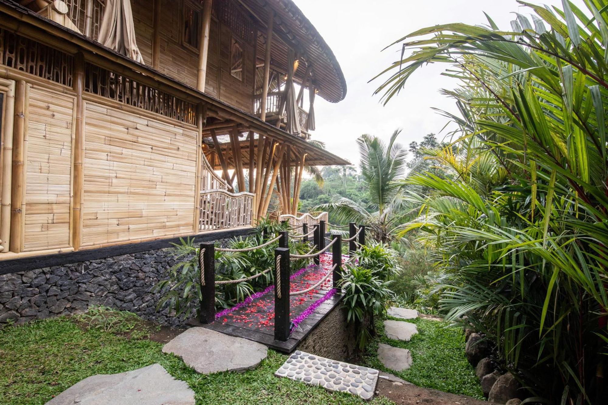 Aura Svarga - Swarga House * Selat