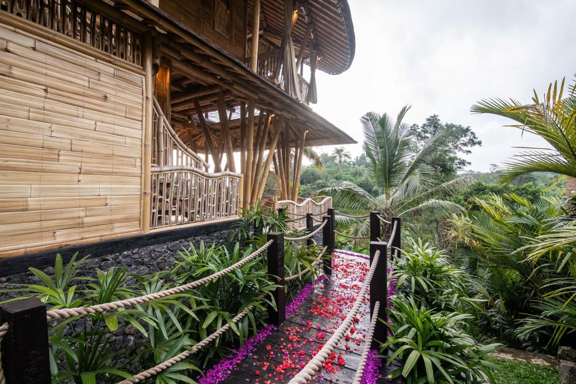 Aura Svarga - Swarga House Villa Selat
