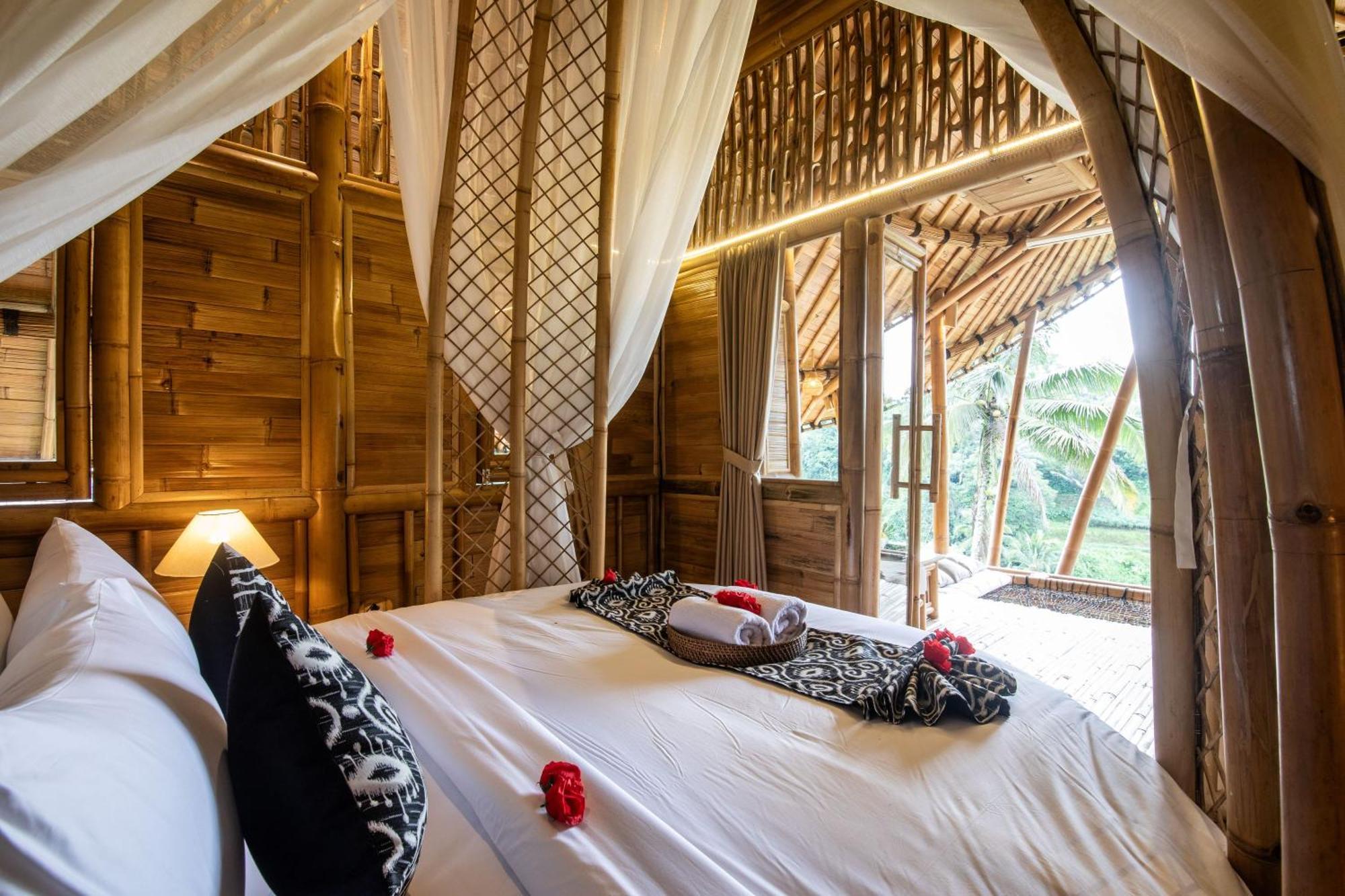 Aura Svarga - Swarga House Selat